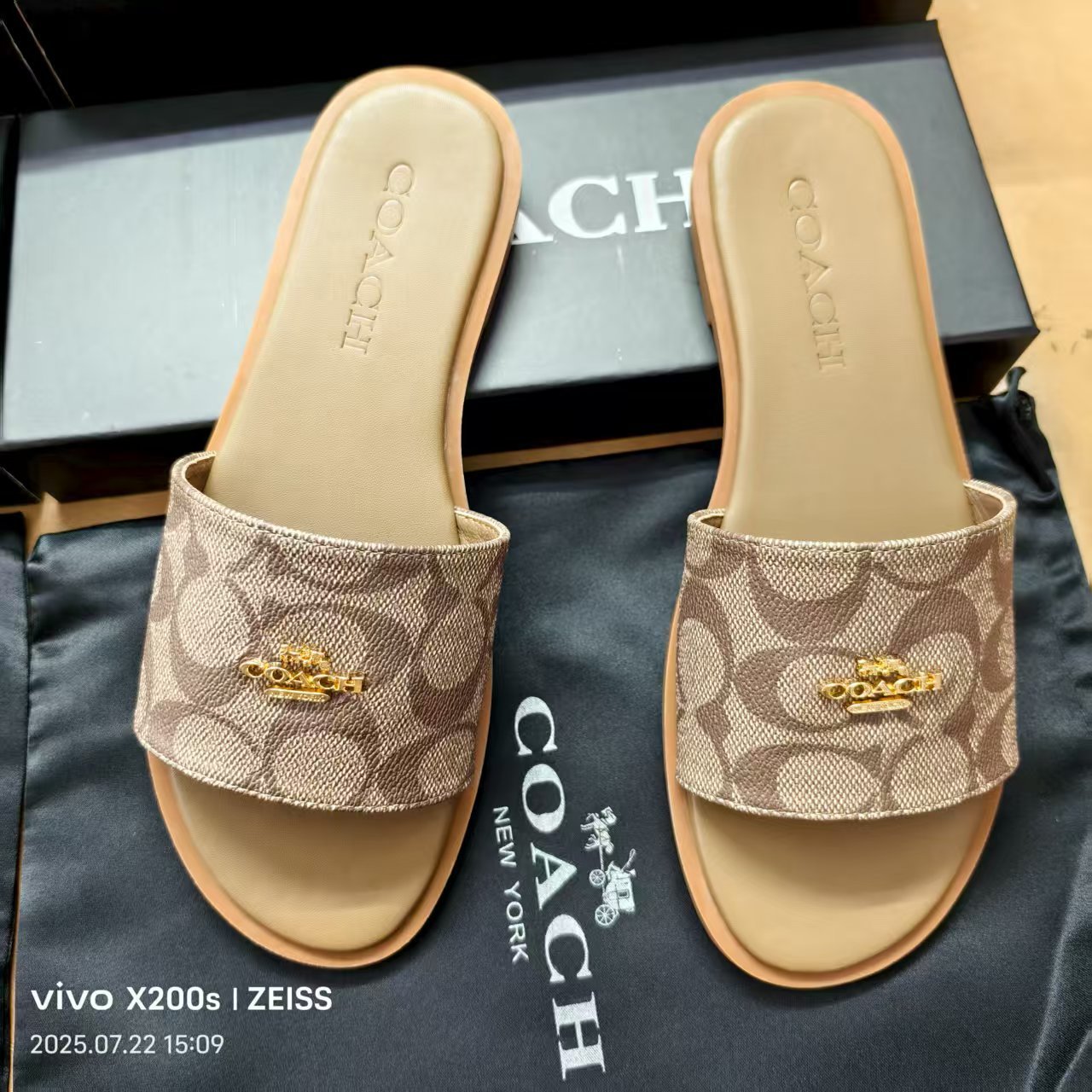 Cheap Slippers Summer Beach Sandals Wholesale Shoes - Image 3