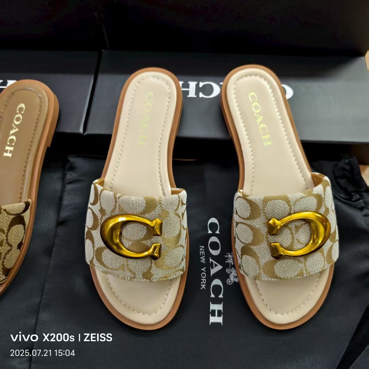 Wholesale Designer Women Wear Flat Fashion Sandals and Slippers - Image 4