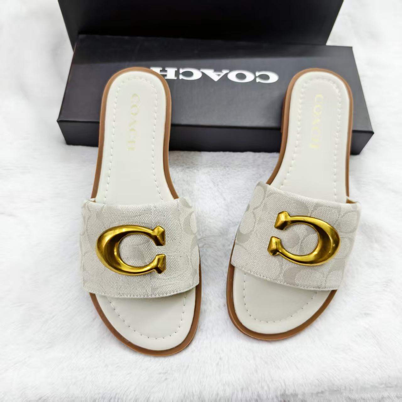 Wholesale Designer Women Wear Flat Fashion Sandals and Slippers - Image 2