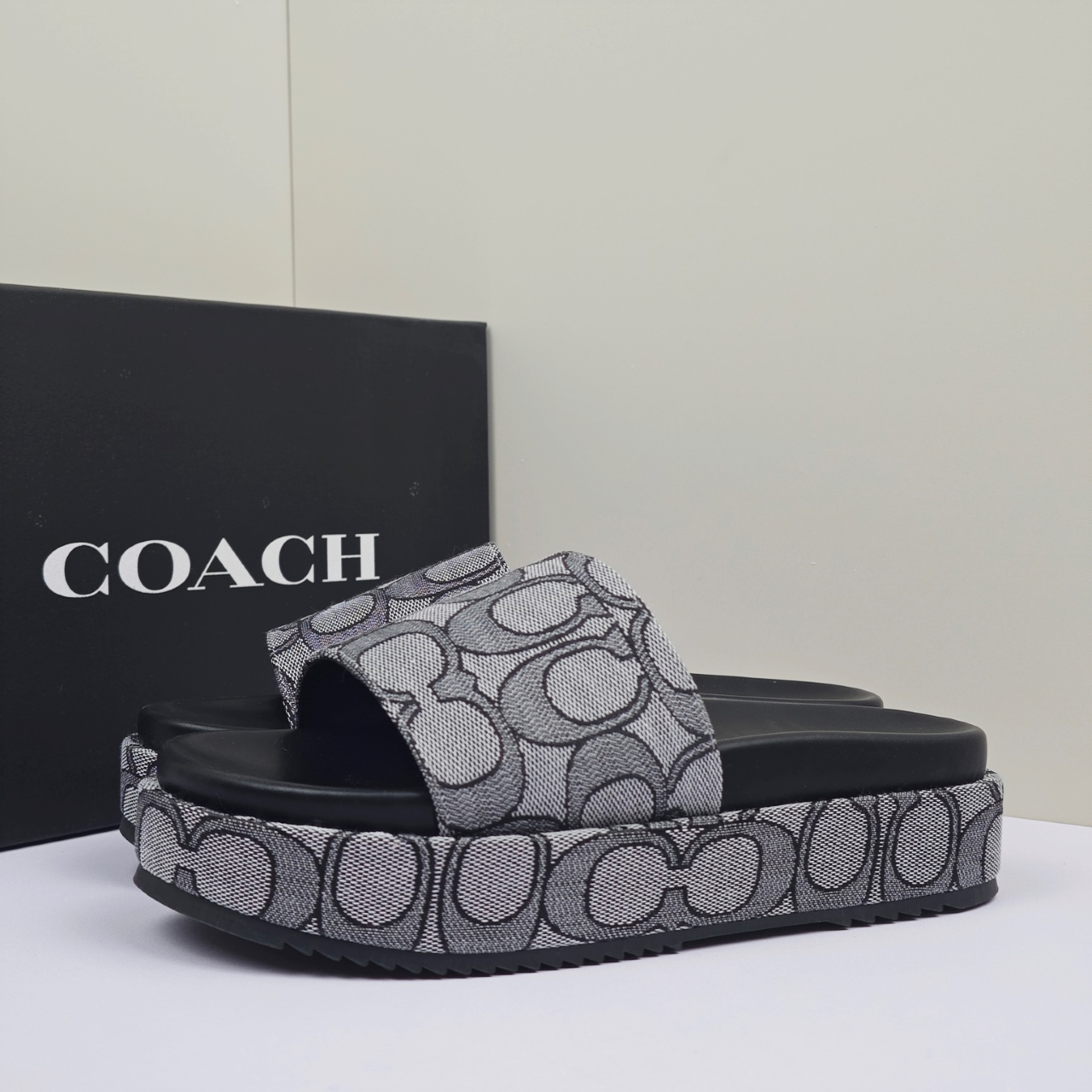 Wholesale Designer Sculpted C Flatform Slide in Signature Jacquard - Image 7