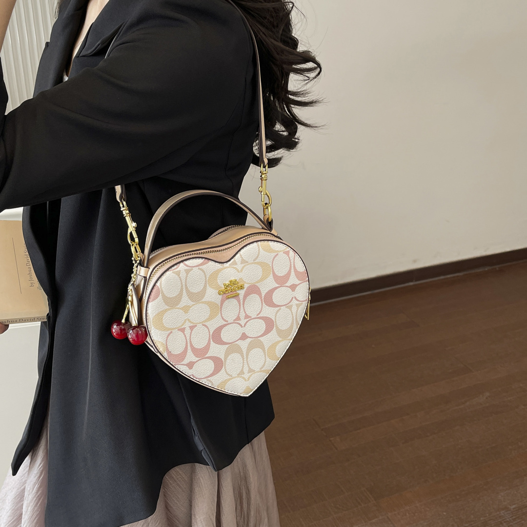 New Style Print Heart Crossbody Bags in Signature - Image 9