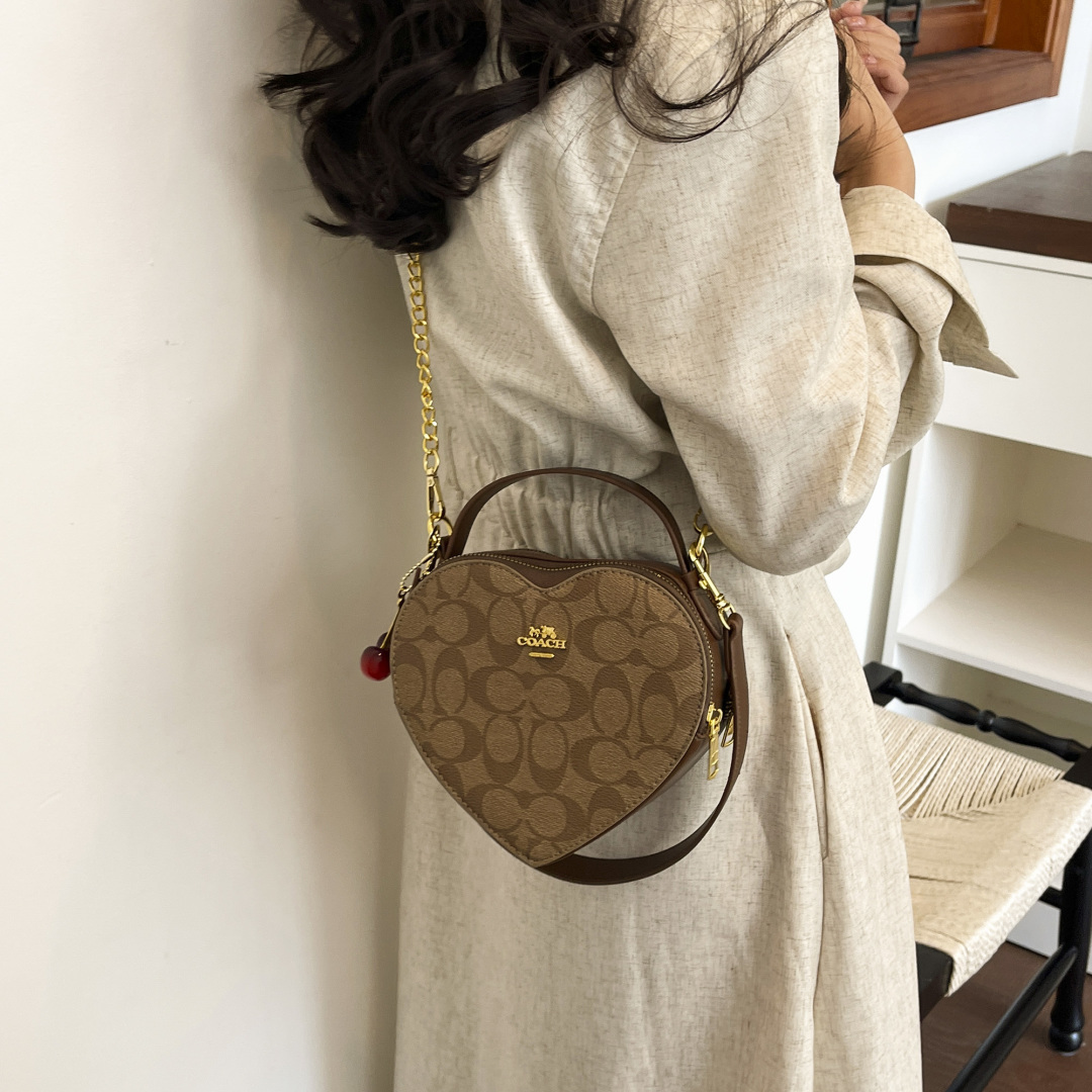 New Style Print Heart Crossbody Bags in Signature - Image 4