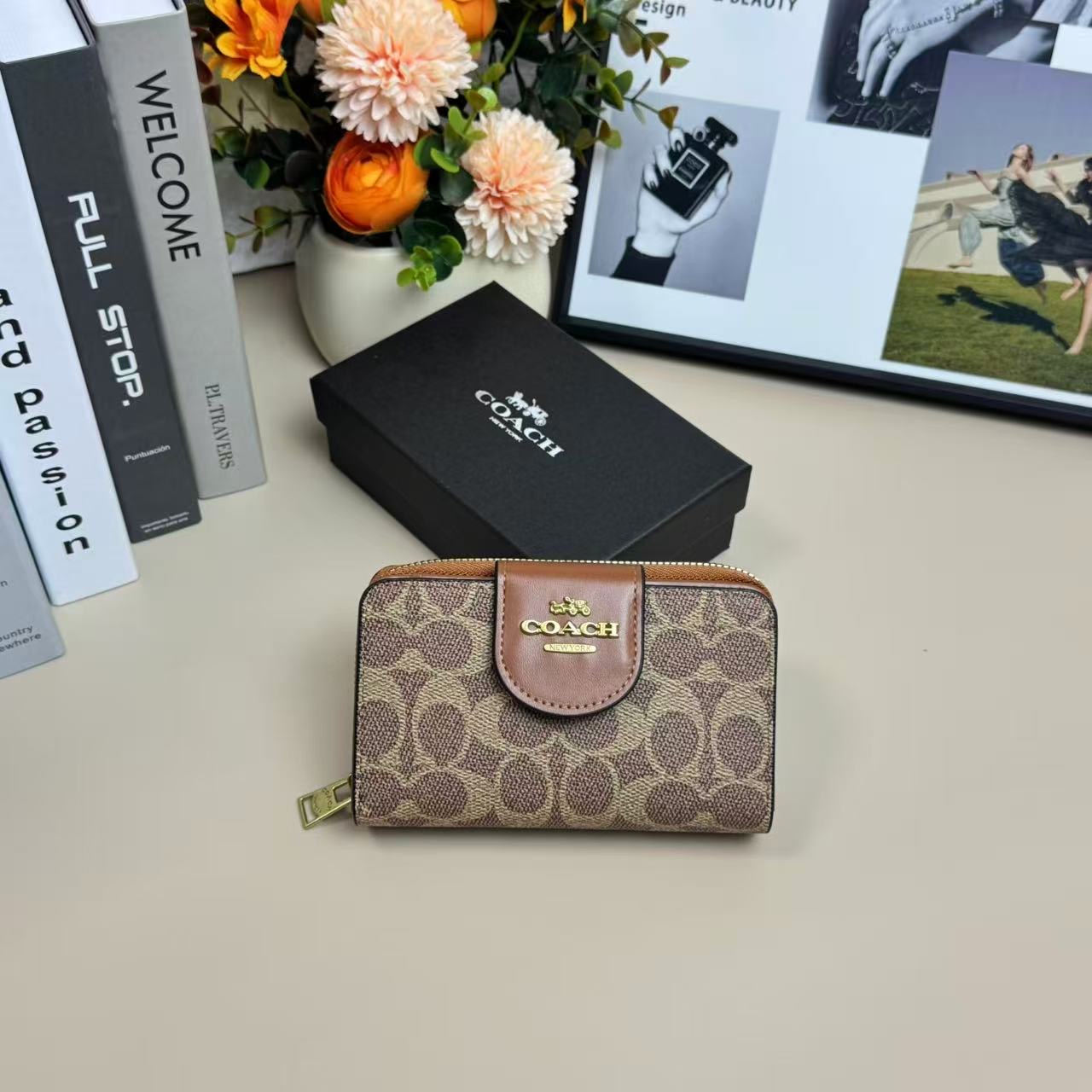 Medium Corner Zip Wallet Designer Card Holder - Image 5