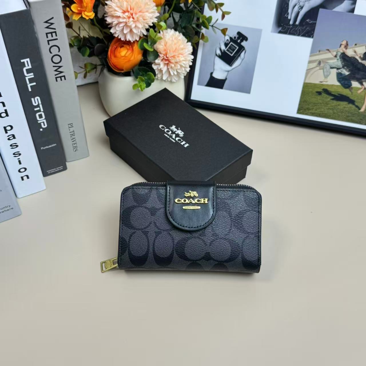 Medium Corner Zip Wallet Designer Card Holder - Image 3