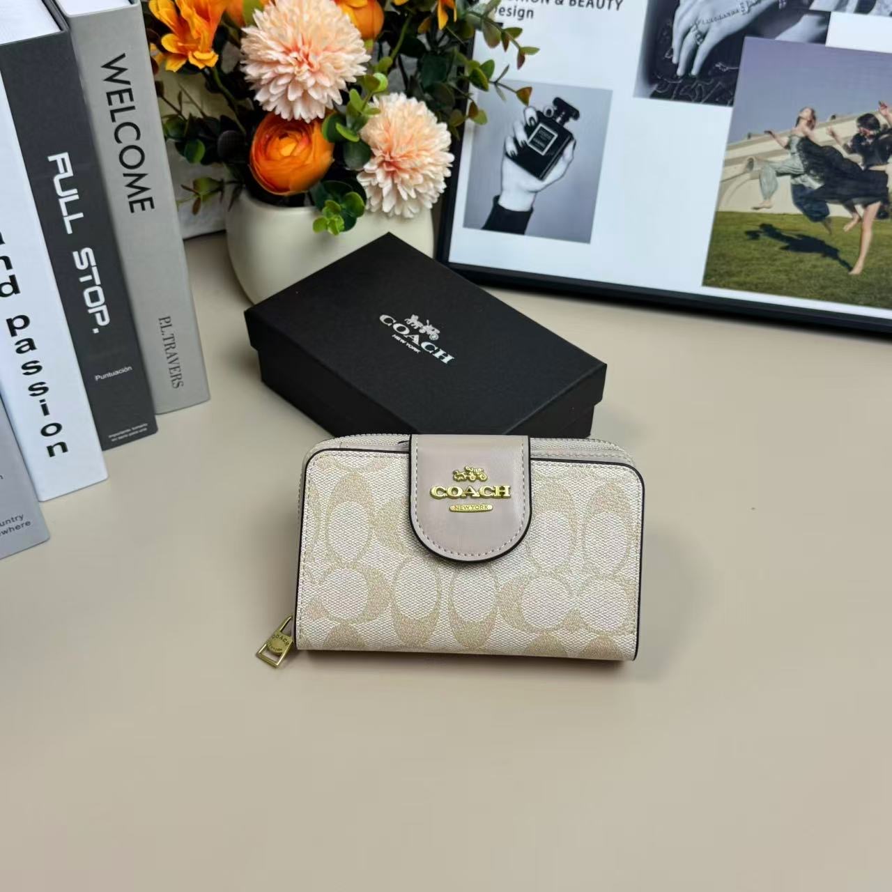 Medium Corner Zip Wallet Designer Card Holder - Image 2